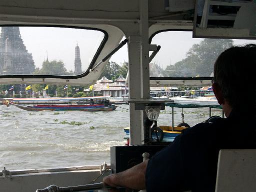 WatArun 02.jpg - Mit der Fähre über den Chao Phraya